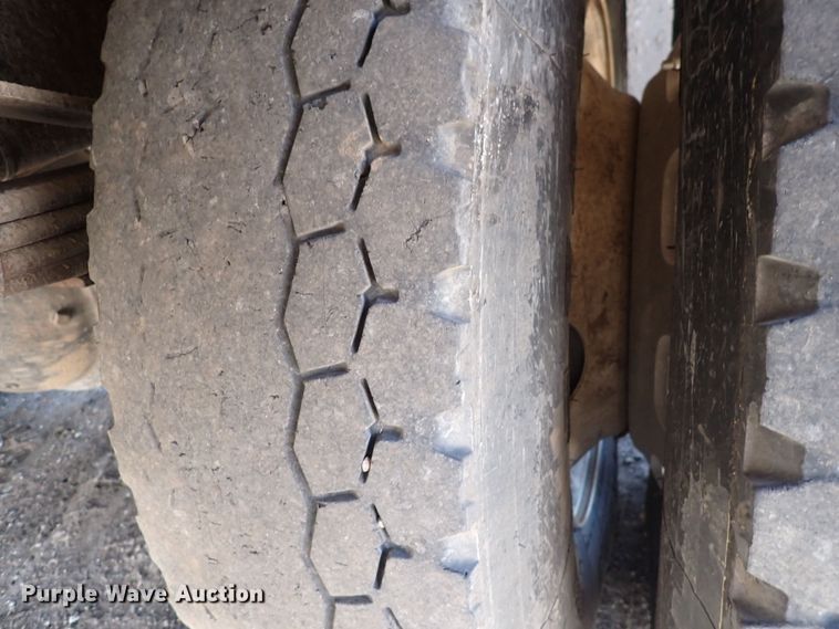 image for item DS7097 2004 Freightliner Business Class M2  vacuum truck