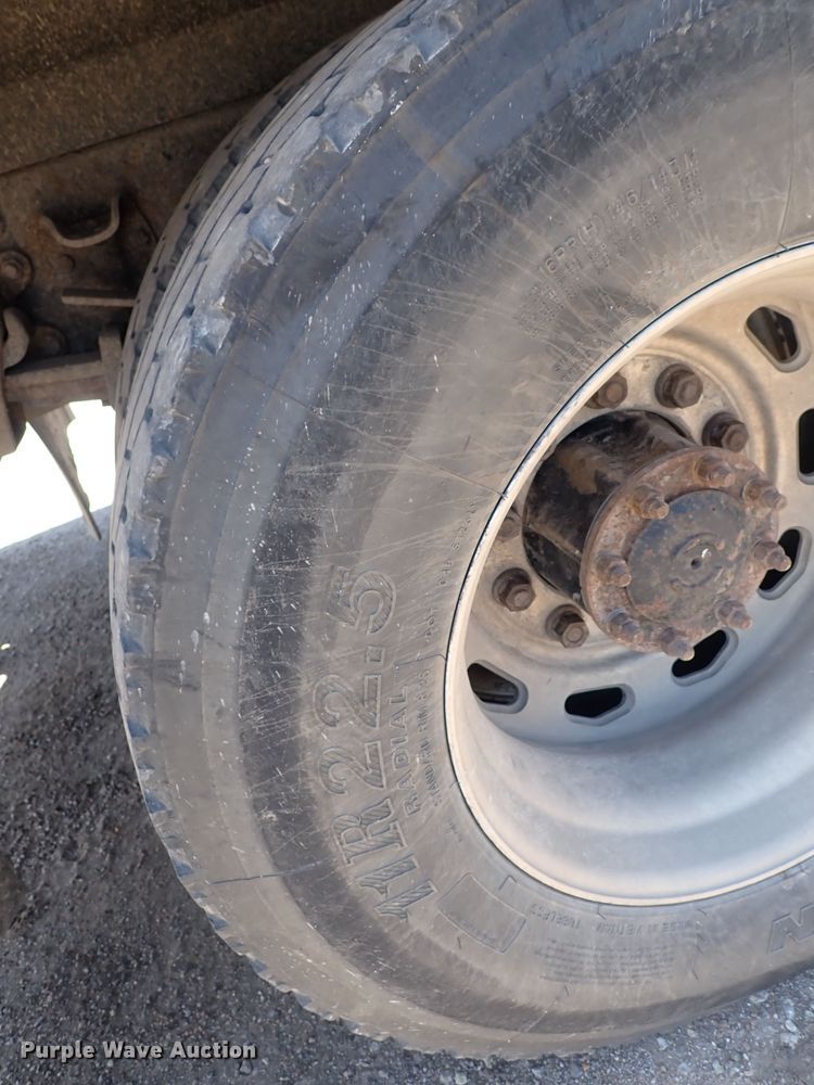 image for item DS7097 2004 Freightliner Business Class M2  vacuum truck