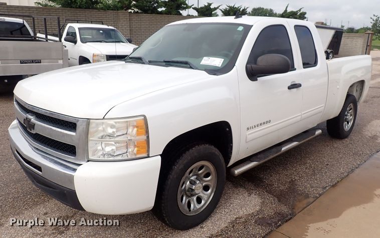 image for item DS7103 2011 Chevrolet Silverado 1500  Ext. Cab pickup truck