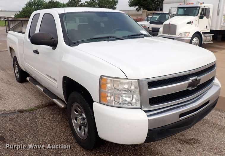 image for item DS7103 2011 Chevrolet Silverado 1500  Ext. Cab pickup truck