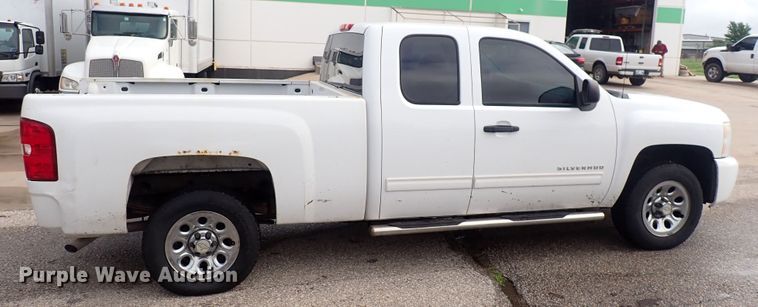 image for item DS7103 2011 Chevrolet Silverado 1500  Ext. Cab pickup truck