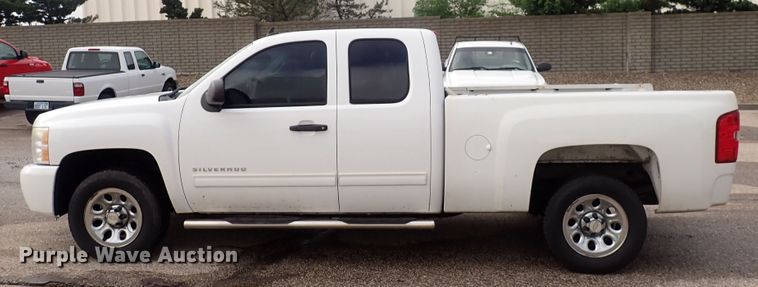 image for item DS7103 2011 Chevrolet Silverado 1500  Ext. Cab pickup truck