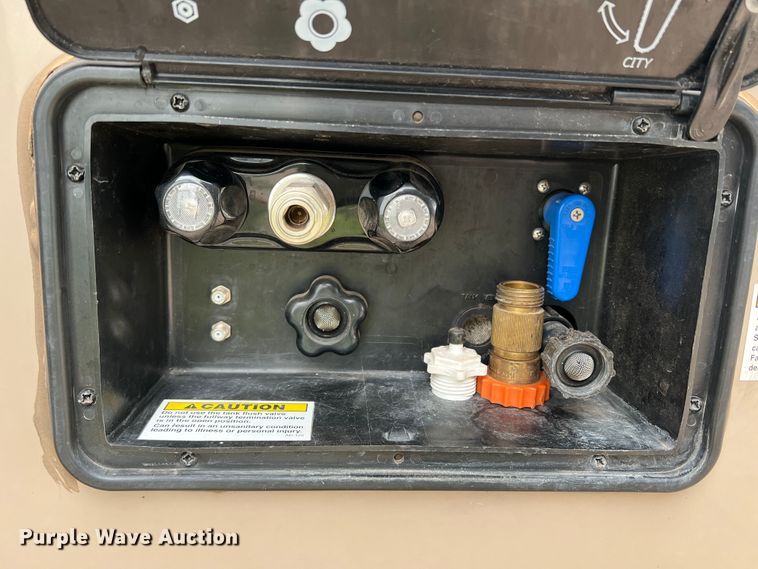 image for item DS8264 2017 Winnebago 25RKS  camper