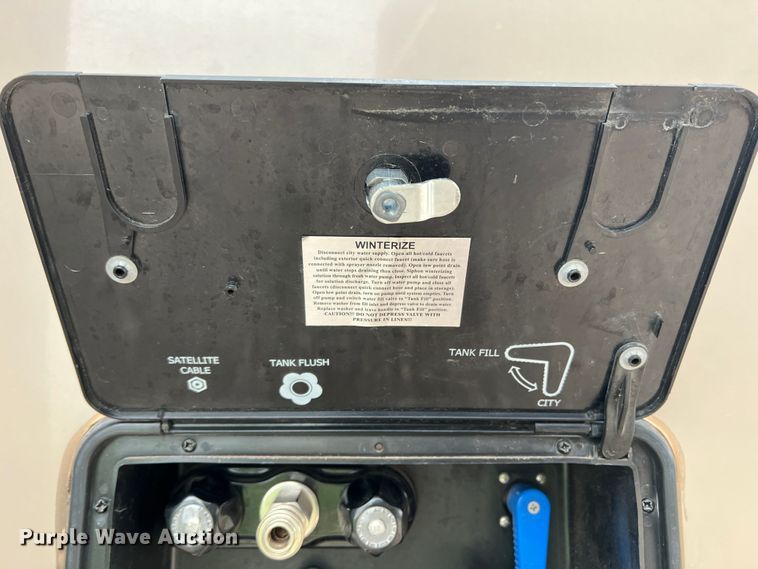 image for item DS8264 2017 Winnebago 25RKS  camper