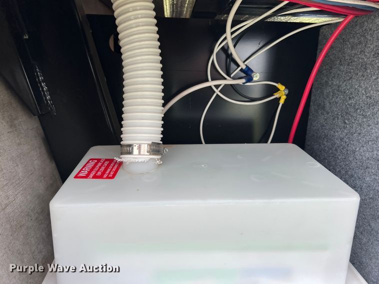 image for item DS8264 2017 Winnebago 25RKS  camper