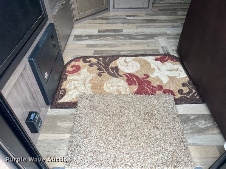 image for item DS8264 2017 Winnebago 25RKS  camper