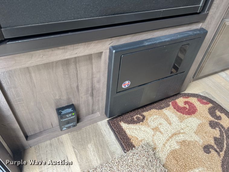 image for item DS8264 2017 Winnebago 25RKS  camper