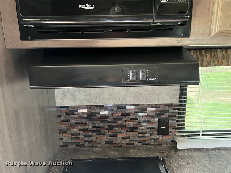 image for item DS8264 2017 Winnebago 25RKS  camper