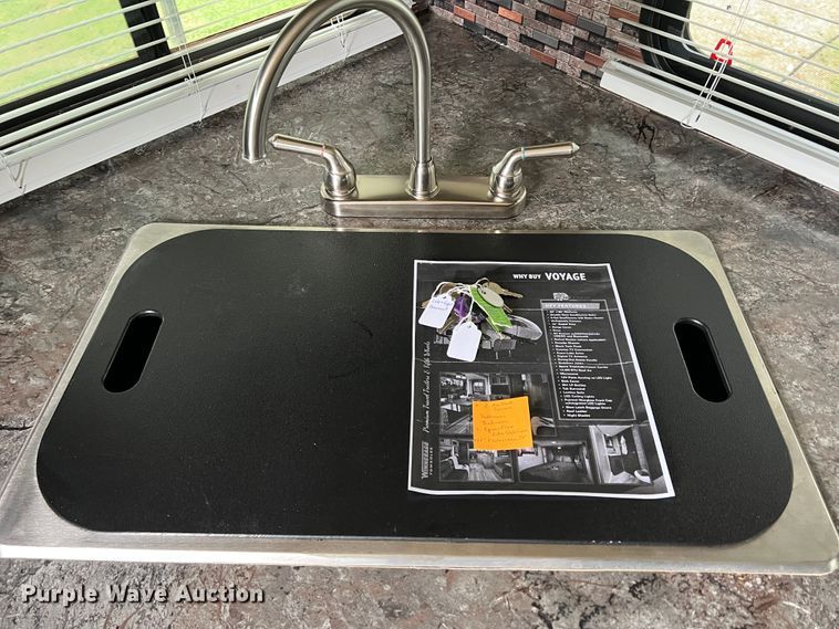 image for item DS8264 2017 Winnebago 25RKS  camper