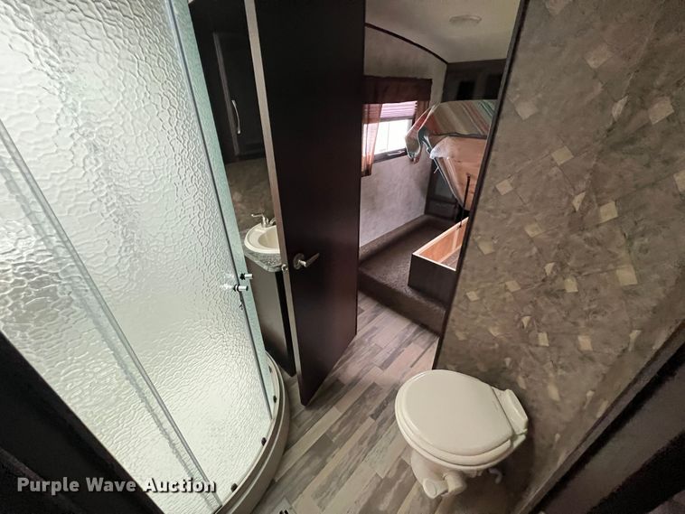 image for item DS8264 2017 Winnebago 25RKS  camper