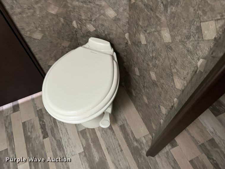 image for item DS8264 2017 Winnebago 25RKS  camper