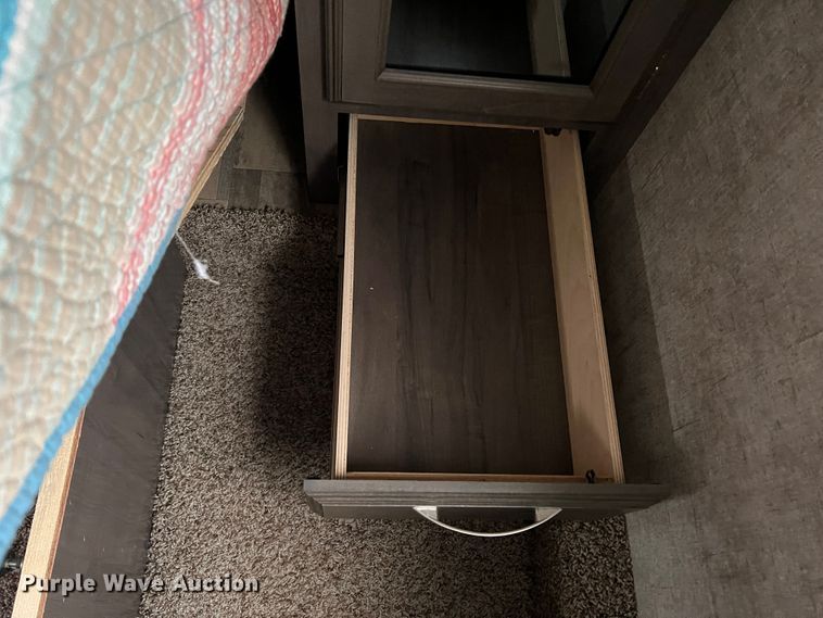 image for item DS8264 2017 Winnebago 25RKS  camper