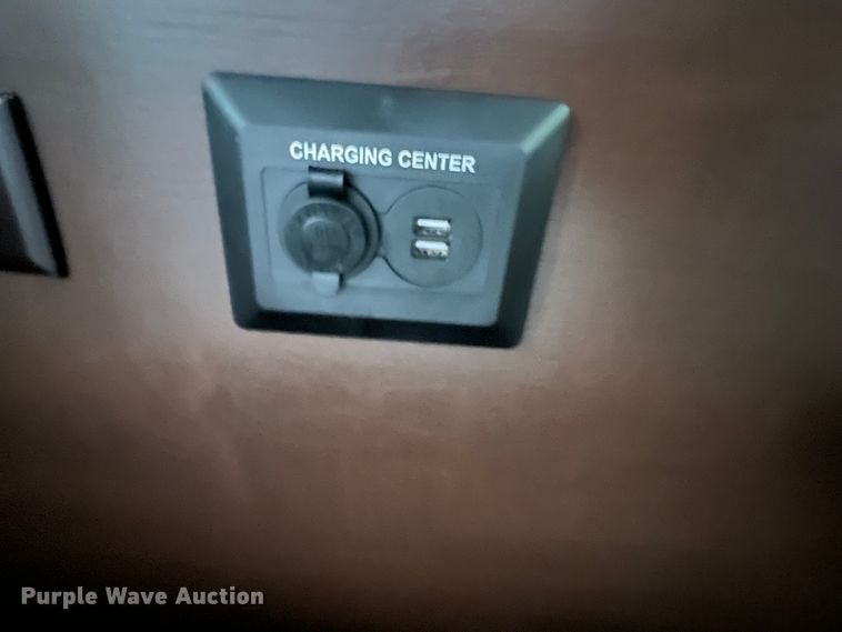 image for item DS8264 2017 Winnebago 25RKS  camper