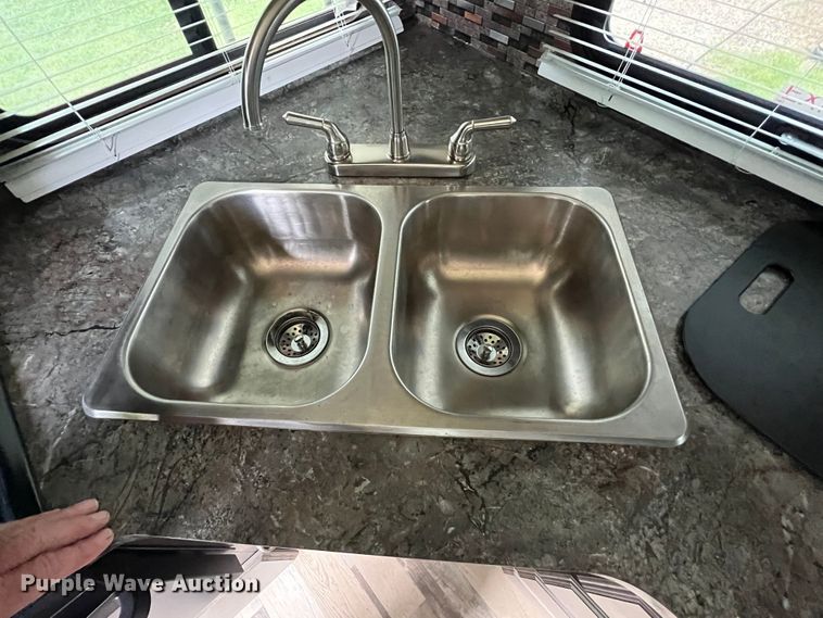 image for item DS8264 2017 Winnebago 25RKS  camper