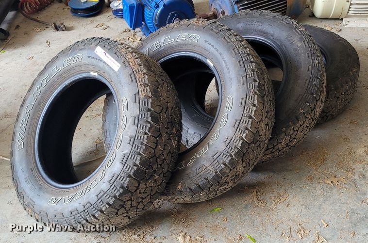 image for item FC9148 (4) Goodyear Wrangler 235/70R16 tires
