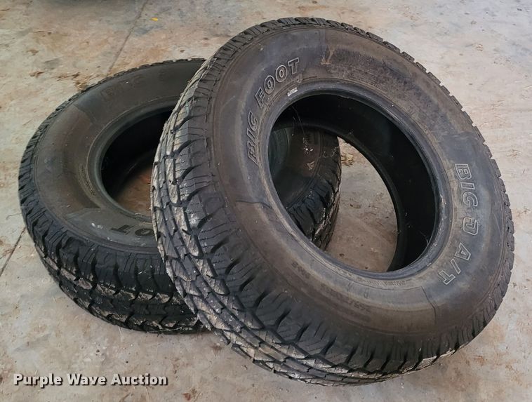 image for item FC9149 Approximately 24 tires