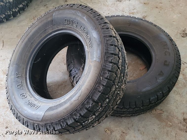 image for item FC9149 Approximately 24 tires