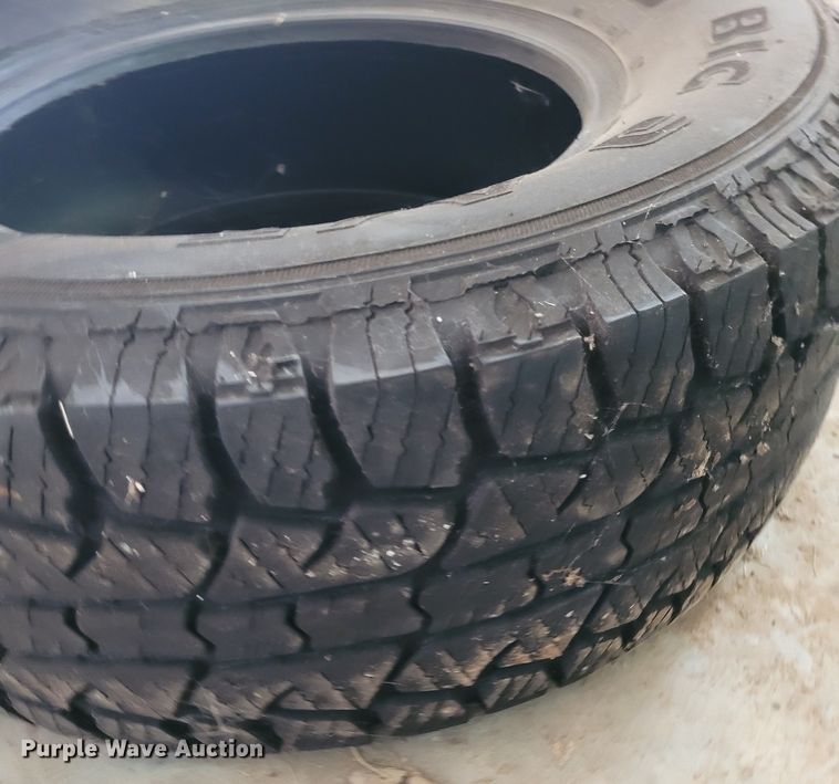 image for item FC9149 Approximately 24 tires