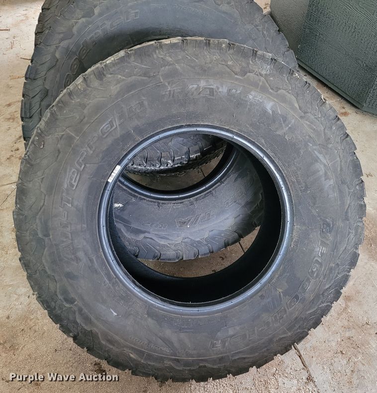 image for item FC9149 Approximately 24 tires