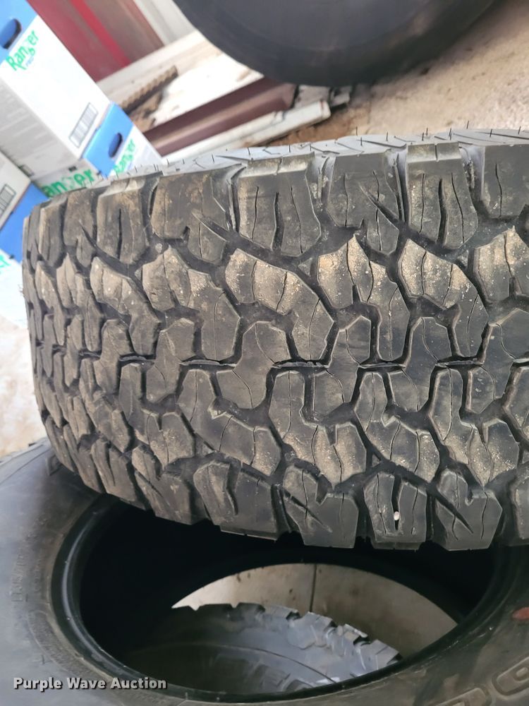 image for item FC9149 Approximately 24 tires
