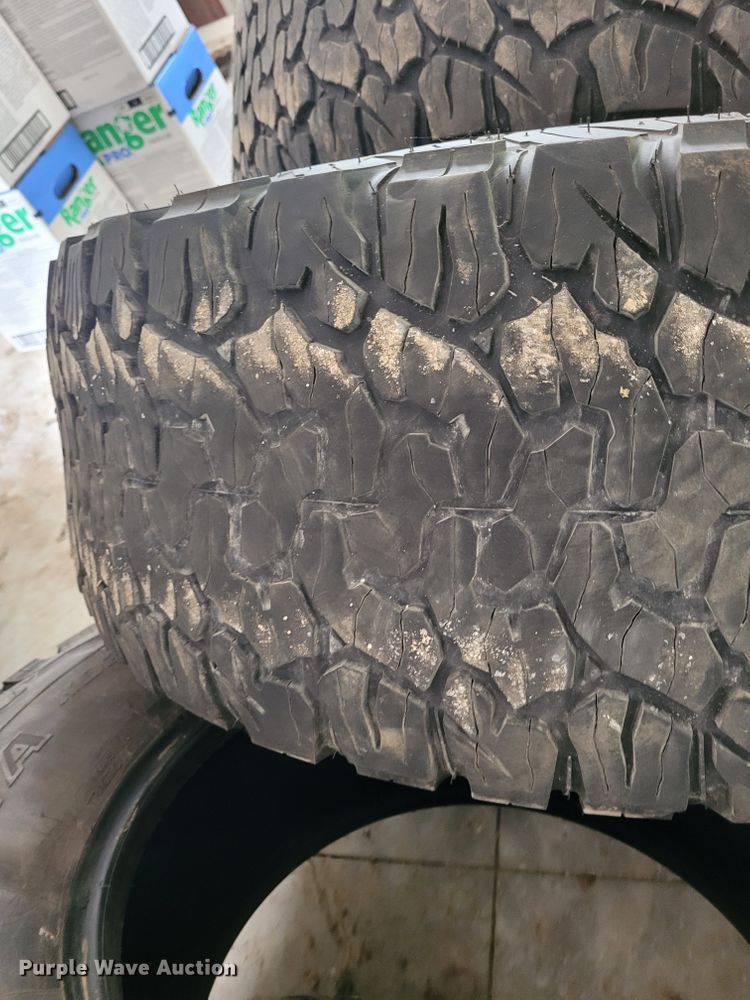 image for item FC9149 Approximately 24 tires