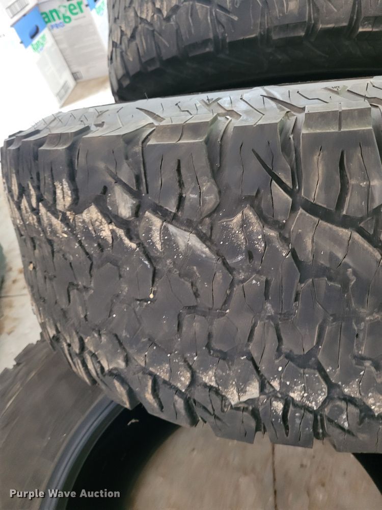 image for item FC9149 Approximately 24 tires