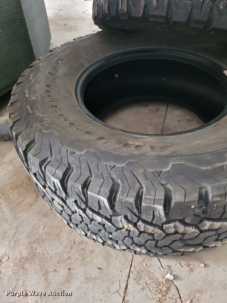 image for item FC9149 Approximately 24 tires