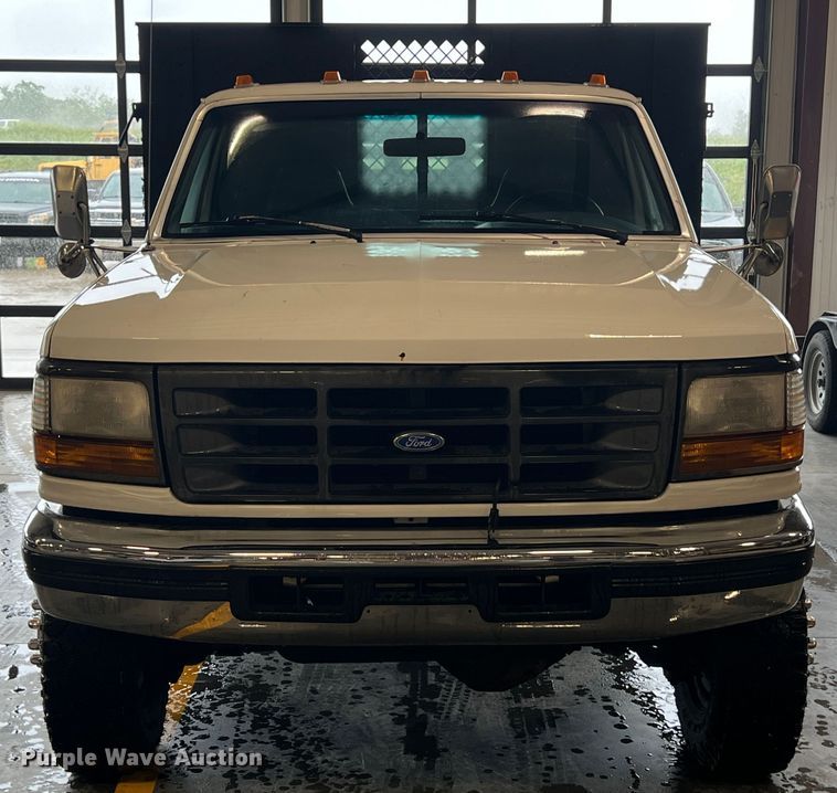 image for item HL9083 1997 Ford F450 Super Duty  flatbed truck