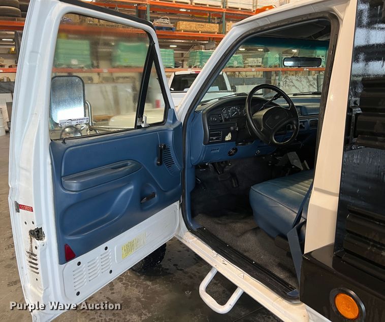 image for item HL9083 1997 Ford F450 Super Duty  flatbed truck