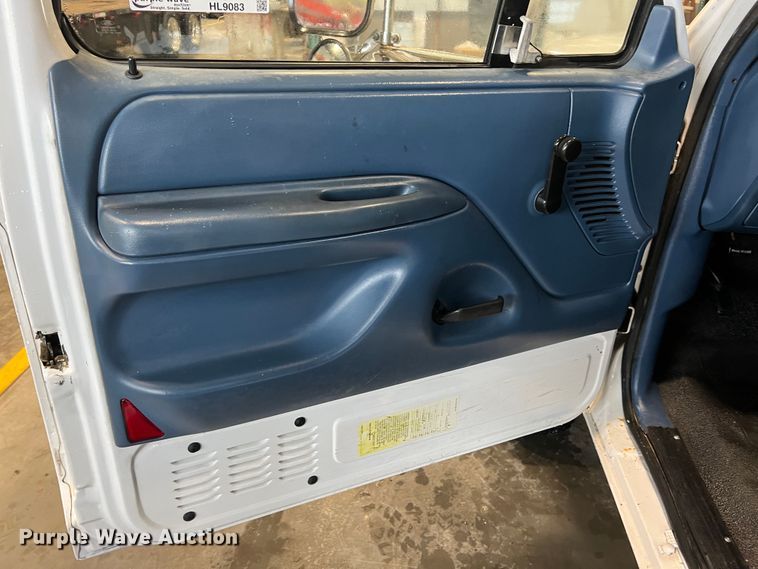 image for item HL9083 1997 Ford F450 Super Duty  flatbed truck