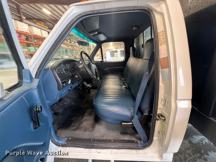 image for item HL9083 1997 Ford F450 Super Duty  flatbed truck