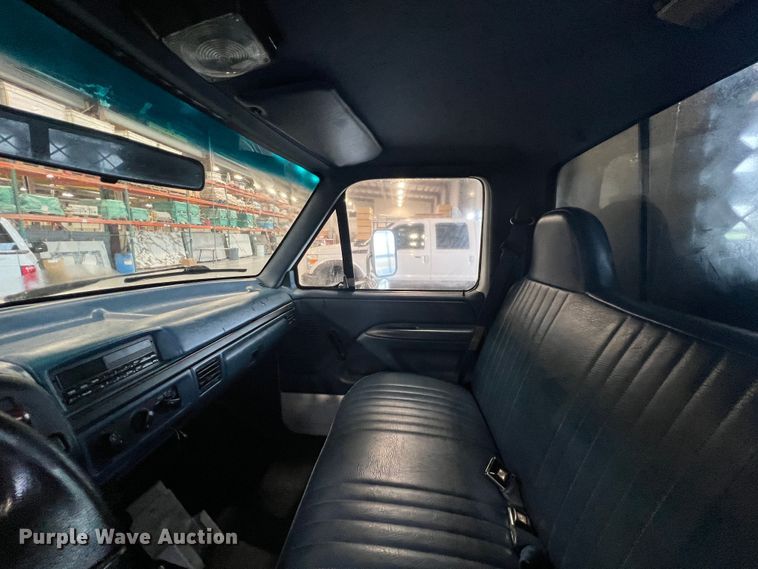 image for item HL9083 1997 Ford F450 Super Duty  flatbed truck