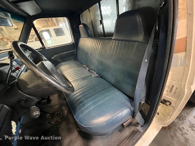 image for item HL9083 1997 Ford F450 Super Duty  flatbed truck