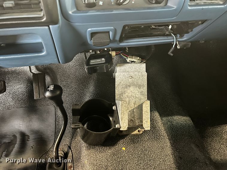 image for item HL9083 1997 Ford F450 Super Duty  flatbed truck