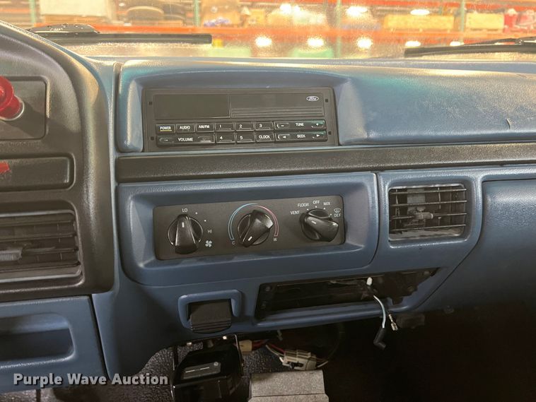 image for item HL9083 1997 Ford F450 Super Duty  flatbed truck