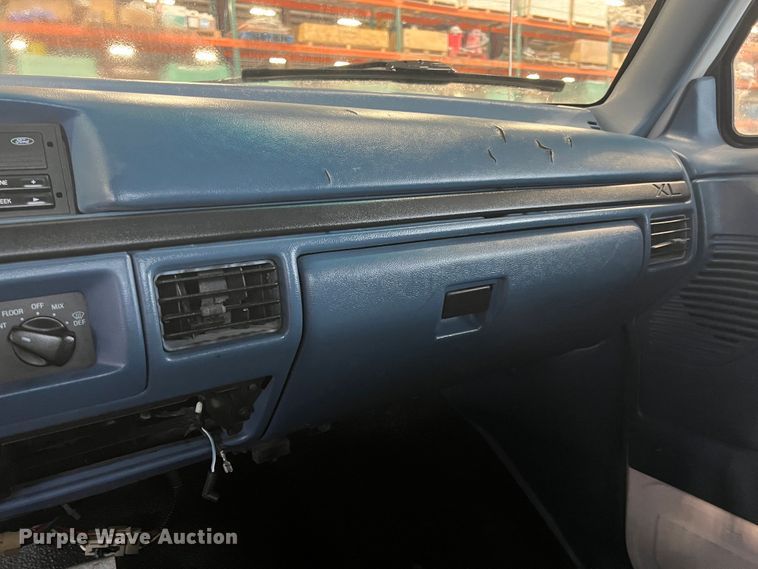 image for item HL9083 1997 Ford F450 Super Duty  flatbed truck