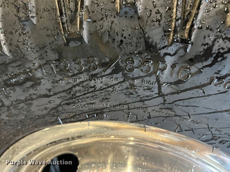 image for item HL9083 1997 Ford F450 Super Duty  flatbed truck