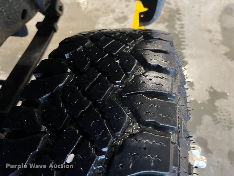 image for item HL9083 1997 Ford F450 Super Duty  flatbed truck