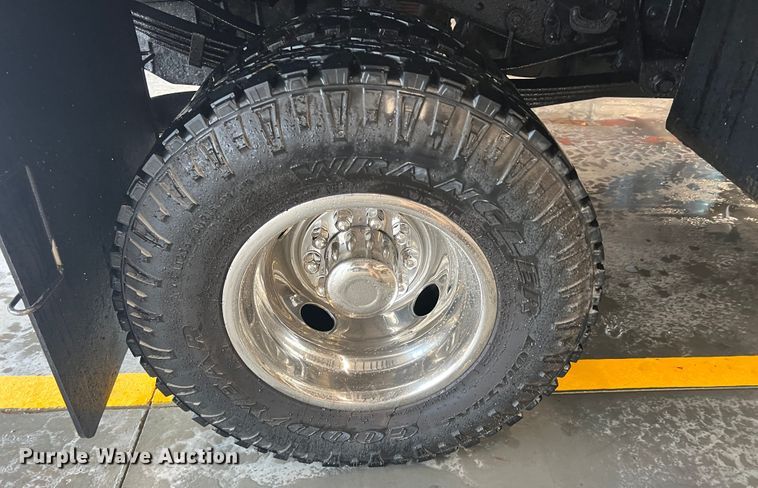 image for item HL9083 1997 Ford F450 Super Duty  flatbed truck