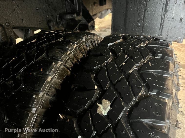 image for item HL9083 1997 Ford F450 Super Duty  flatbed truck