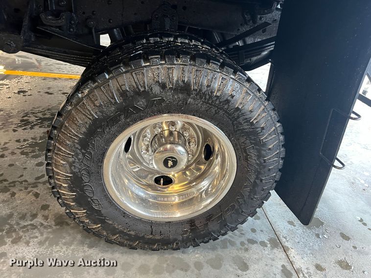 image for item HL9083 1997 Ford F450 Super Duty  flatbed truck