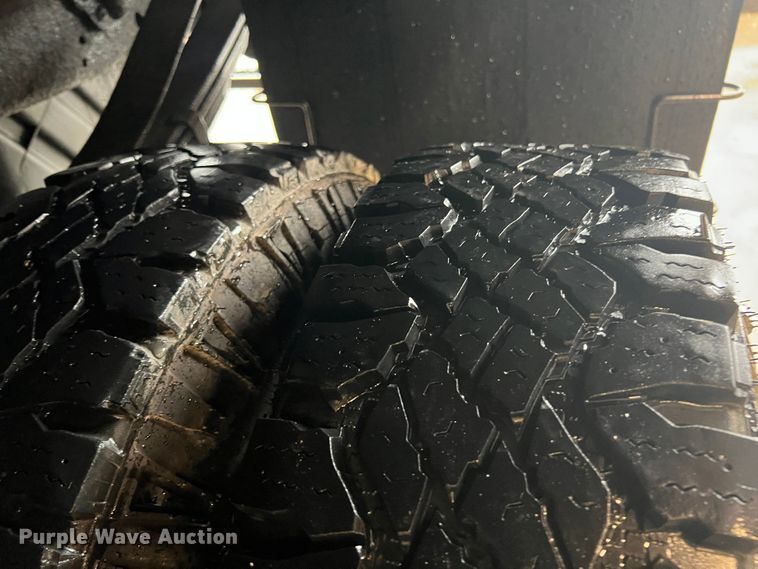 image for item HL9083 1997 Ford F450 Super Duty  flatbed truck