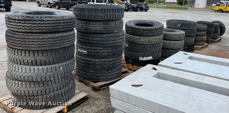 image for item HL9094 Tires