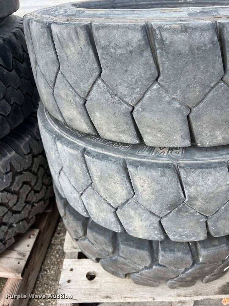 image for item HL9094 Tires