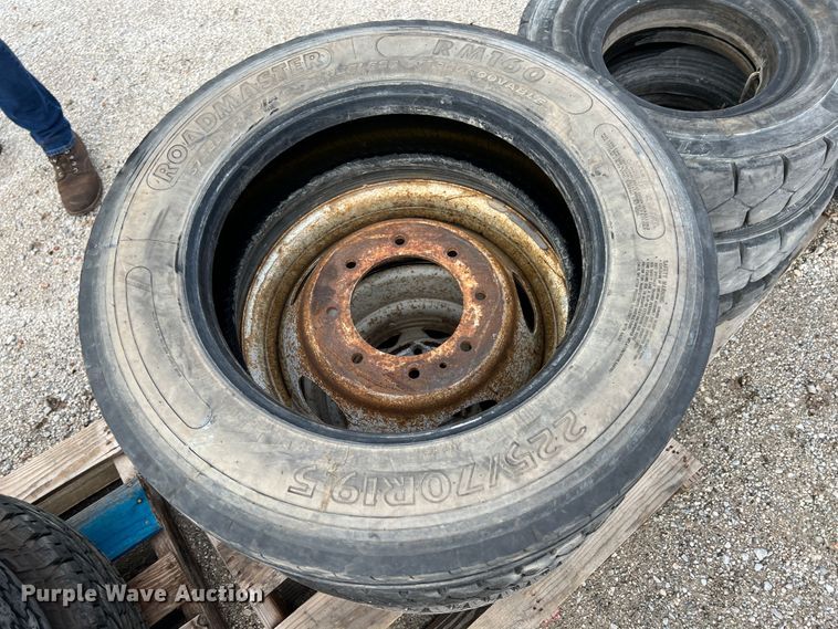 image for item HL9094 Tires