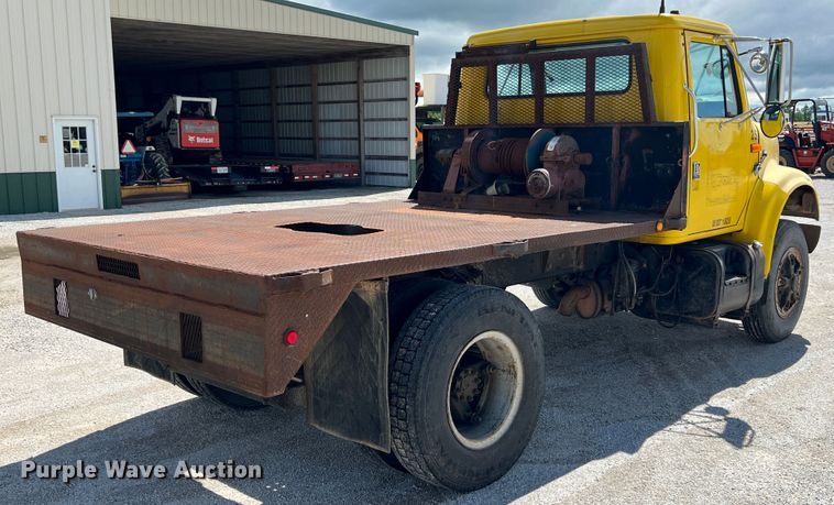 image for item HL9098 1993 International 4900  flatbed truck