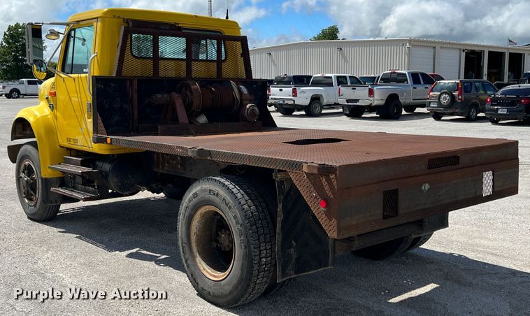 image for item HL9098 1993 International 4900  flatbed truck