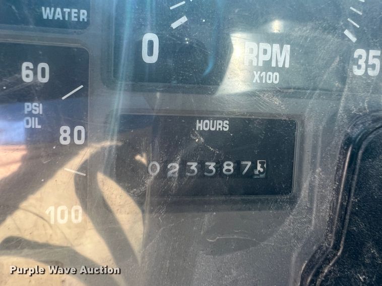 image for item HL9098 1993 International 4900  flatbed truck