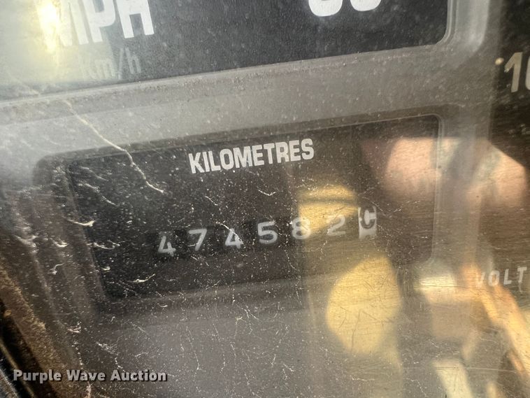 image for item HL9098 1993 International 4900  flatbed truck