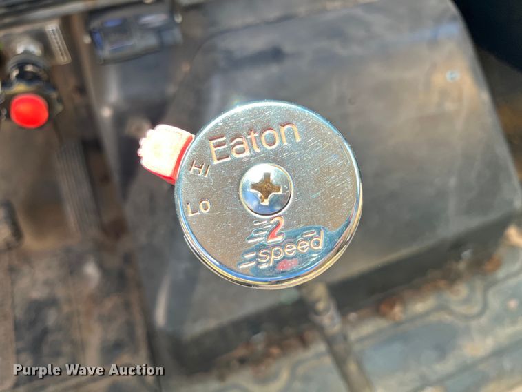 image for item HL9098 1993 International 4900  flatbed truck